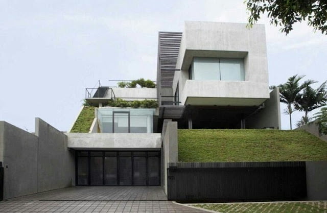 2-Story House Model on High Land 2-Story House Model on High Land