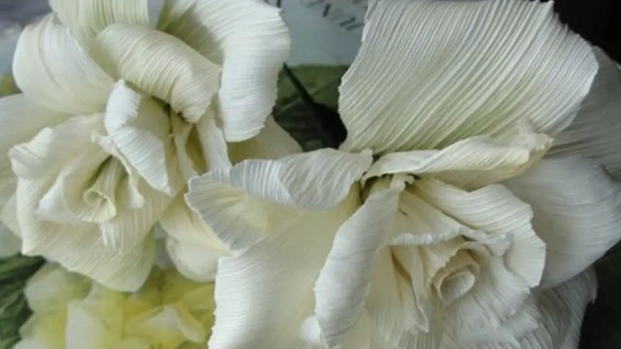 how-to-make-flowers-from-corn-husks-4